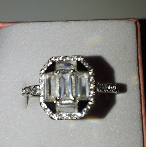 Sterling silver white sapphire ring size 8 - Picture 1 of 6